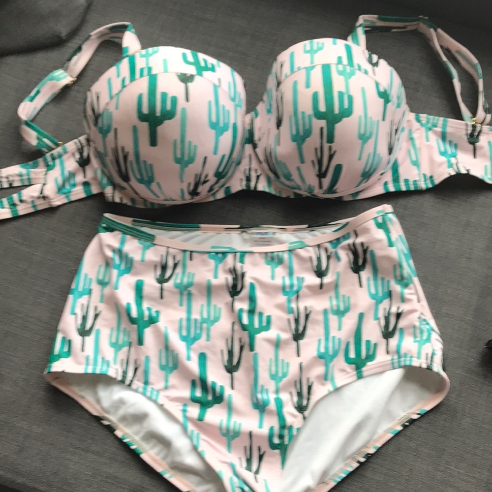 ❤️ GabiFresh Cactus Print Bikini size 18G/H